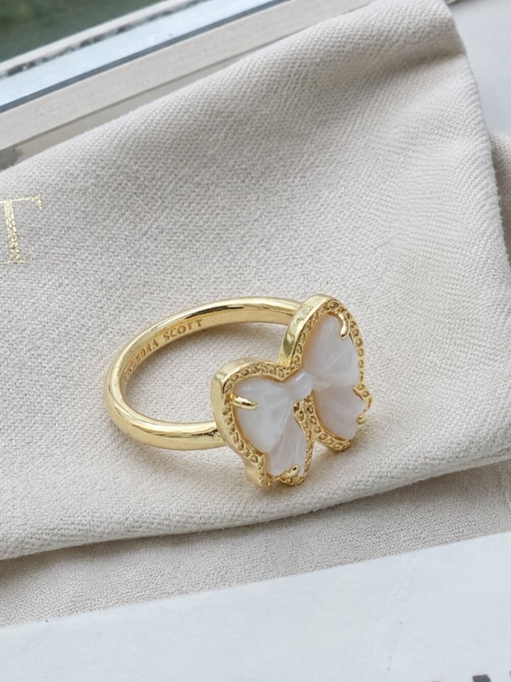 Bow Band Ring